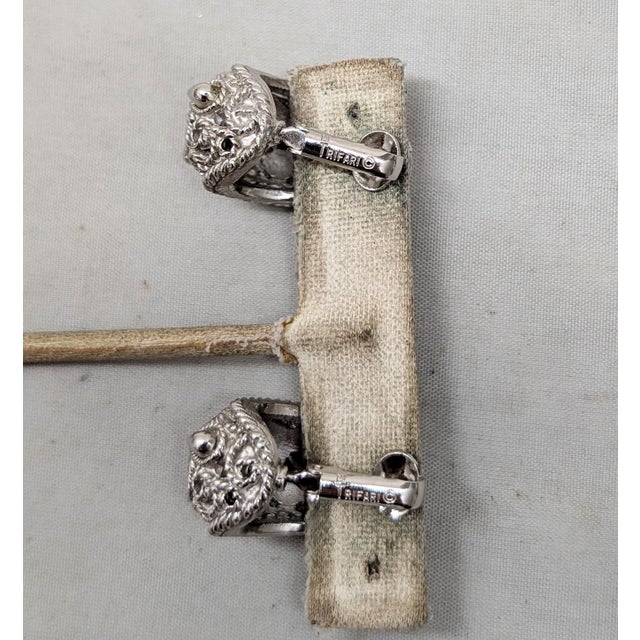 Mid-Century Modern Vintage 1960s Signed Crown Trifari Rhodium Plated Filigree Half Hoop Clip Earrings-2 Pieces For Sale - Image 3 of 6