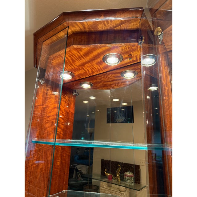 Henredon Set of 2 Cherry Wood Vitrine Illuminated Display Cabinets Book Matched Pair For Sale - Image 15 of 18