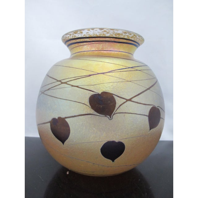 Late 20th Century Donald Carlson Iridescent Gold Luster Vine & Heart Leaf Art Glass Vase For Sale - Image 5 of 12