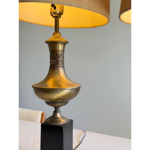 1970s 1970s Pair of Neoclassical Brass Urn Table Lamps on Wood Bases With Linen Shades in Style of Maison Jansen / James Mont For Sale - Image 5 of 12