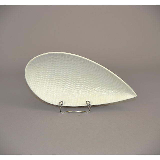 Leaf-shaped dish , "Reptil" Stig Linderberg for Gustavberg with embossed design on the body, covered with a matte pale...