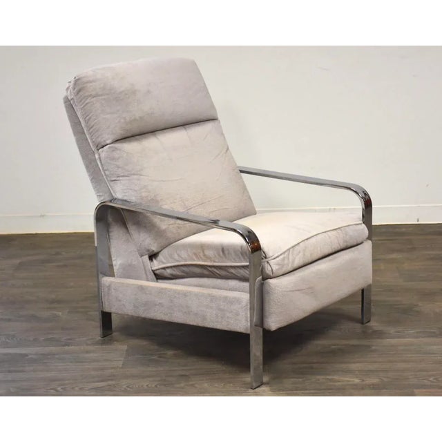 A mid century modern recliner lounge chair designed by Milo Baughman and made by the Design Institute of America. Flatbar...