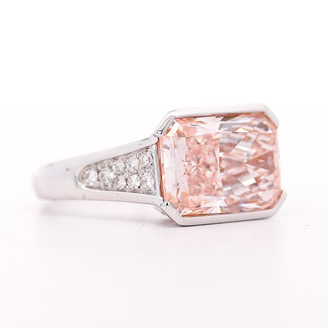 Modern 5.54 Carat Fancy Intense Pink Lab Grown Diamond Half Bezel Ring, Size 7 For Sale - Image 3 of 5