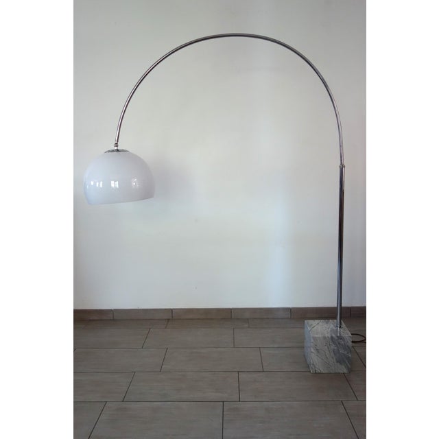 1970s arc floor lamp in the style of Guzzini, Italy. Large marble base (22.5cm square). Adjustable arc height from 1.90m...