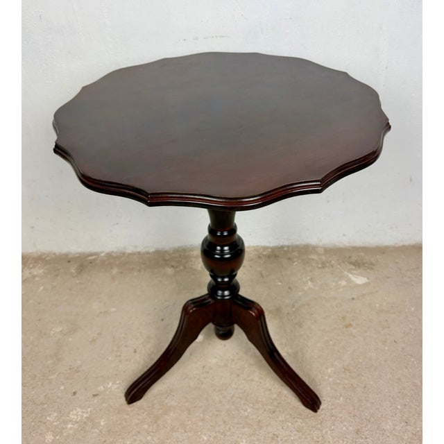 Wood 20th Century English Tilt-Top Side Table, 1940 For Sale - Image 7 of 9
