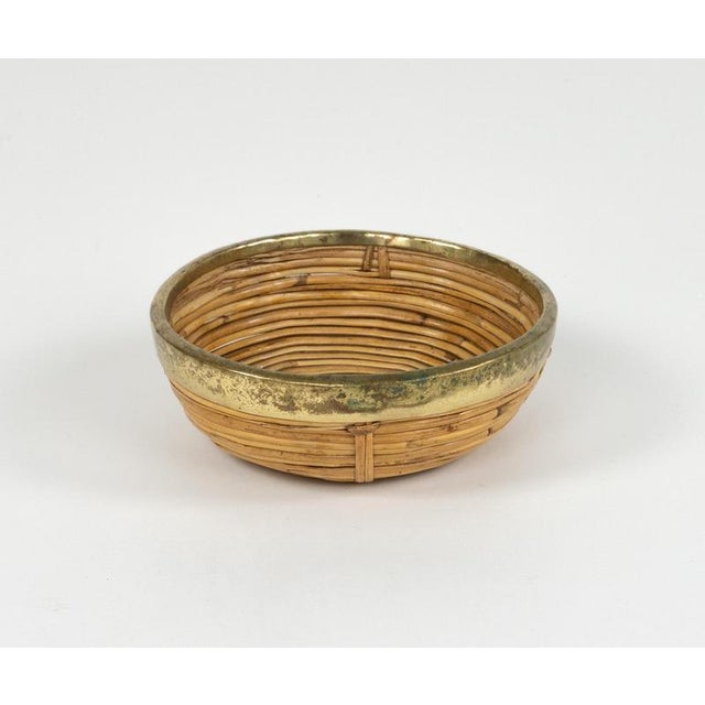 1970s Mid-Century Round Bowl or Centerpiece in Bamboo, Rattan and Brass, Italy, 1970s For Sale - Image 5 of 11