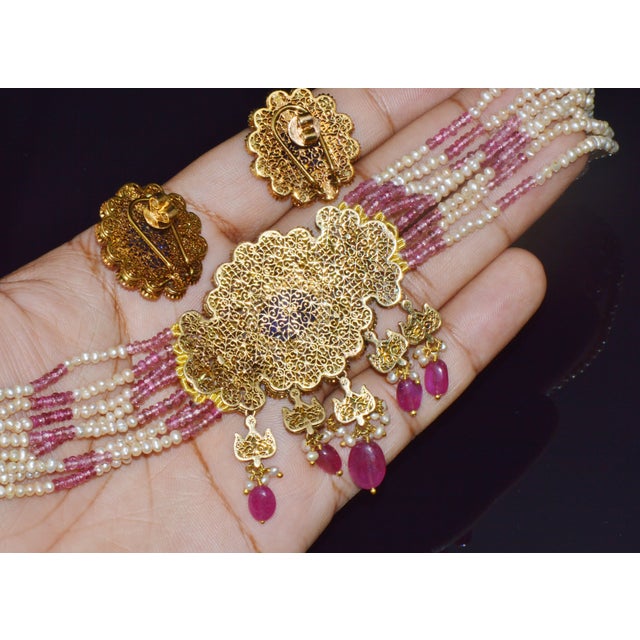 Late 20th Century Natural 121.63Cts Tanzanite Uncut Diamond Pearl Ruby Tourmaline Solid 18k Gold Choker Necklace & Earrings Set, 3 Pieces For Sale - Image 12 of 12