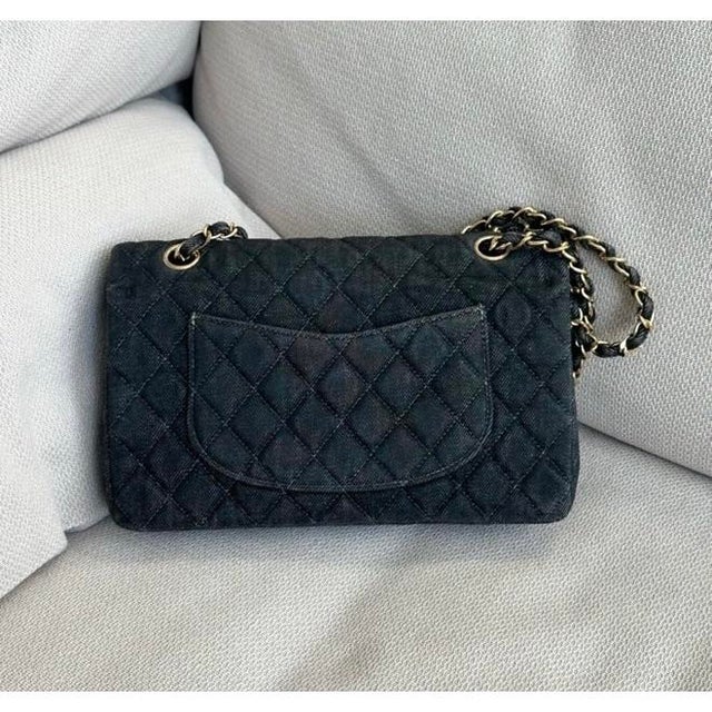 French 1990s Chanel Vintage Black Denim Flap Bag For Sale - Image 3 of 10