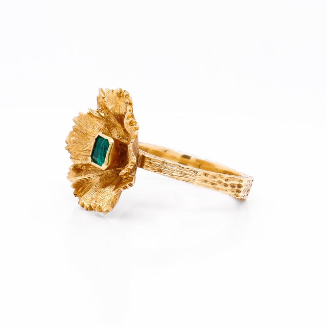 Metal Vintage 18k Gold & Natural Emerald Figural Flower Ring For Sale - Image 7 of 15