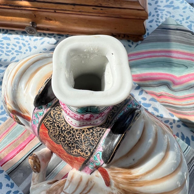 Pair of Mottahedeh Winterthur elephant candle holders // mirrored set of reproduction Chinese Export porcelain elephants // Chinoiserie For Sale - Image 9 of 10