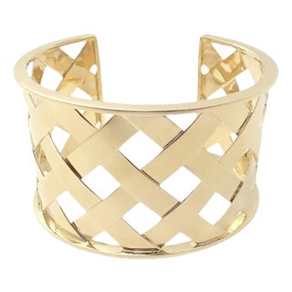 Verdura Criss Cross Wide Yellow Gold Cuff Bangle Bracelet For Sale