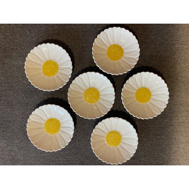 French Set of 6 French Daisy Plates by Gien Circa 1950s For Sale - Image 3 of 10