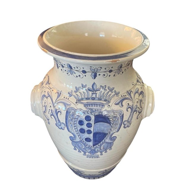 Italian Majolica Medici Crest Vase For Sale In West Palm - Image 6 of 12