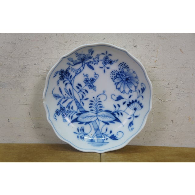 31pc Antique German Meissen Blue Onion Dinner Serving Tureens Platters Plates For Sale - Image 12 of 17