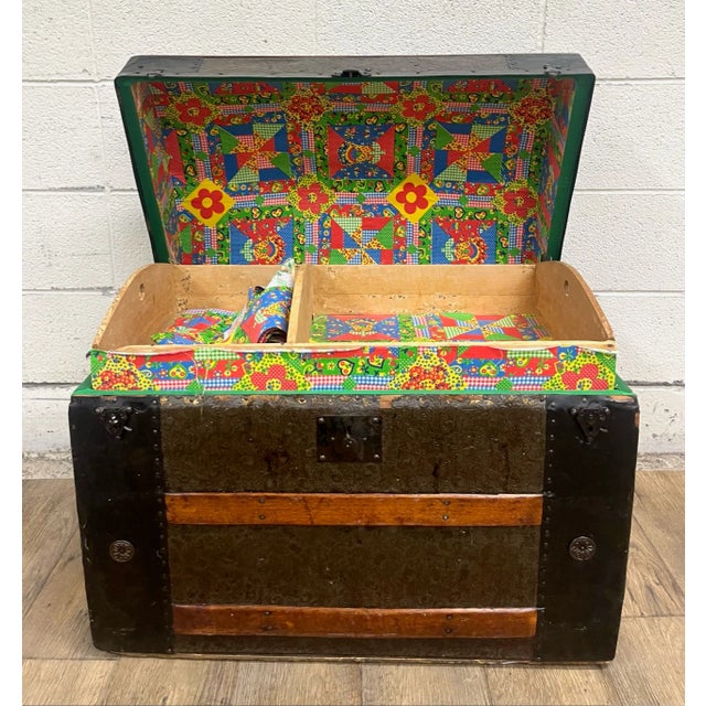 Early 20th Century Antique Camel Back Steamer Trunk Chest With Tray For Sale - Image 5 of 7