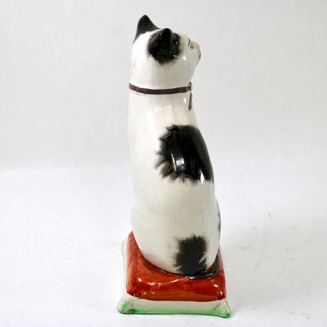 1920s 1920's Staffordshire Ware Mantle Cat on Cushion Figurine Right Facing For Sale - Image 5 of 15