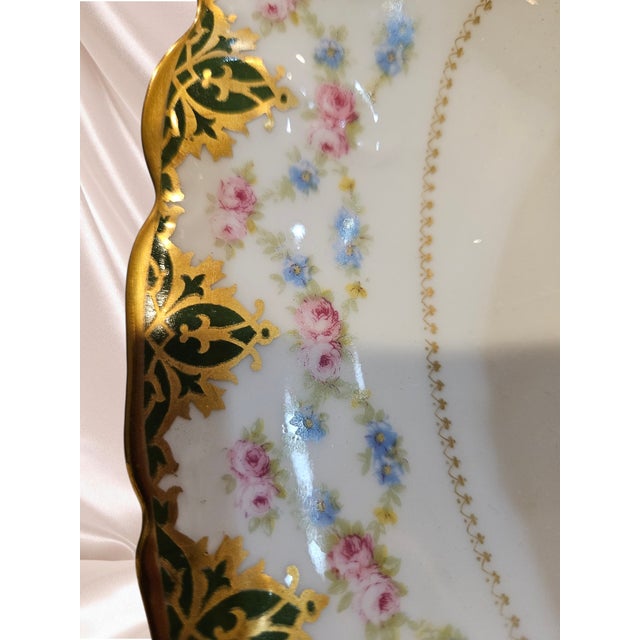 Cream 18th Century Limoges France Déposé Hand-Painted Divided Dish With Gold Handle (C. 1891–1914) For Sale - Image 8 of 11