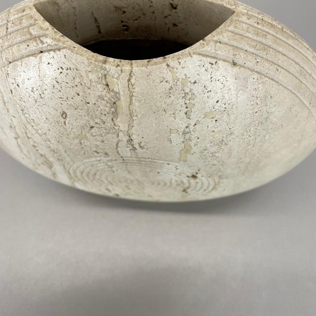 Beige Modernist Travertine Marble Vase attributed to Fratelli Mannelli, Italy, 1970s For Sale - Image 8 of 17