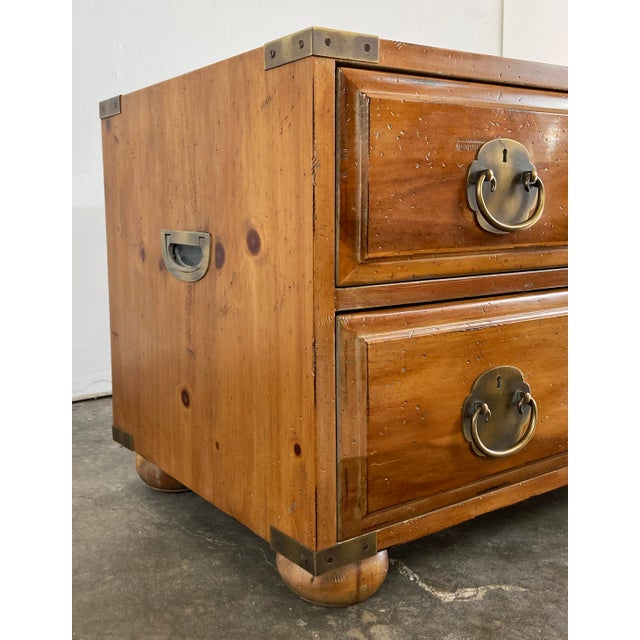 Mid 20th Century Vintage Henredon Two Drawer Campaign Chest Coffee Table For Sale - Image 5 of 11