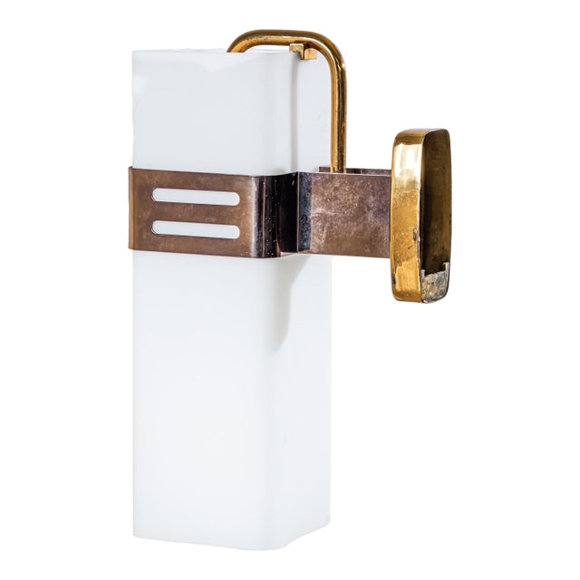 Single Wall Sconce in Opaline Glass and Brass by Stilnovo, Milan, Italy, 1950s For Sale