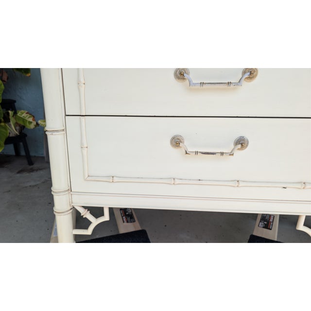 1960s Vintage Thomasville Allegro Faux Bamboo 3-Drawer Chest With Fretwork, Original Finish For Sale - Image 5 of 10