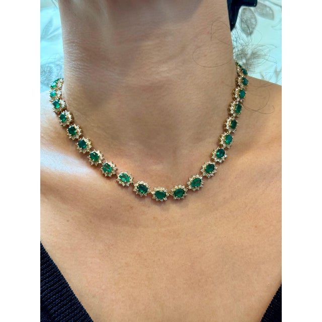 35 Ct Oval Shape Natural Zambian Emerald & 20 Carat Diamond Necklace , 17 Inch For Sale - Image 11 of 18
