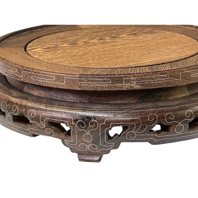 2000 - 2009 7" Light Brown Feather Pattern Wire Accent Round Wood Display Stand For Sale - Image 5 of 6