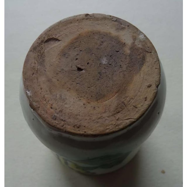 Ceramic Antique Italian Majolica Albarello – Polychrome Floral Vase With Butterfly Motif, 17th–18th Century. For Sale - Image 7 of 8