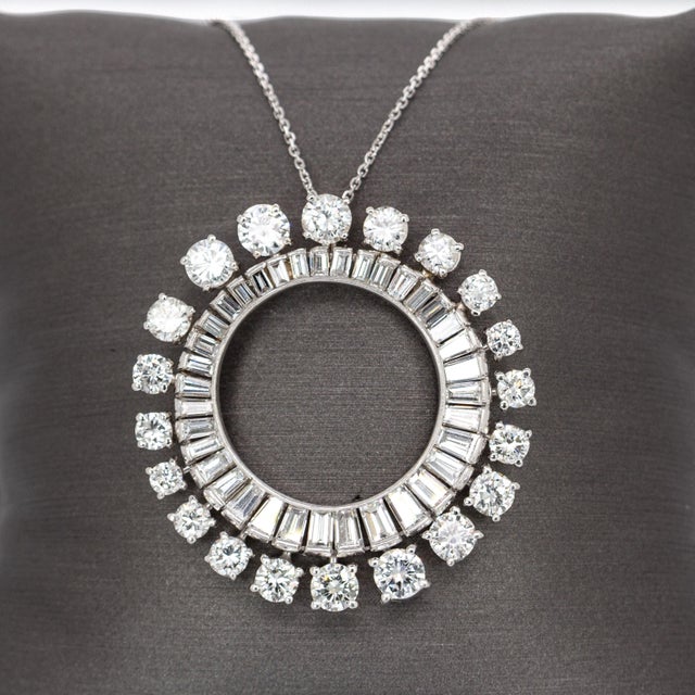 Luxury Platinum Natural Earth-Mined Diamond Circle Pendant For Sale - Image 4 of 6