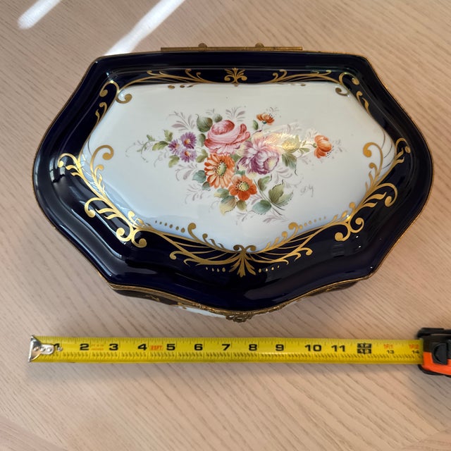 Blue 1970s Extra Large Limoges Hand Painted Jewelry and Trinket Box For Sale - Image 8 of 9