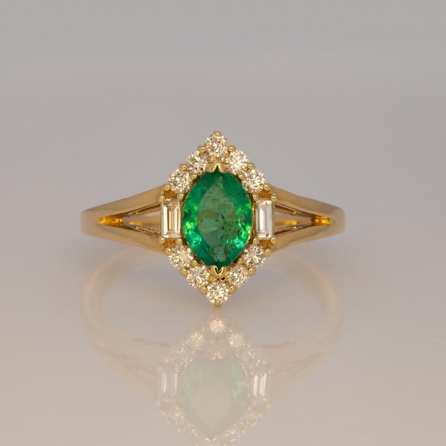Colombian Emerald Ring With Earth Mined Diamond Accents: Solid 14k Gold, Size 6.75 For Sale - Image 4 of 8
