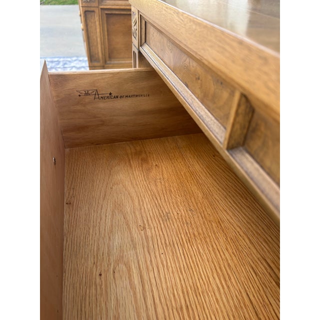 Wood 1950s MCM Pair of American of Martinsville End Tables With Burled Wood Pair For Sale - Image 7 of 15