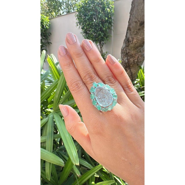 Modern Set in 18k Gold, 13.39 Carats Carved Aquamarine, Emerald & Diamond Cocktail Ring, Us Size 6 For Sale - Image 3 of 10