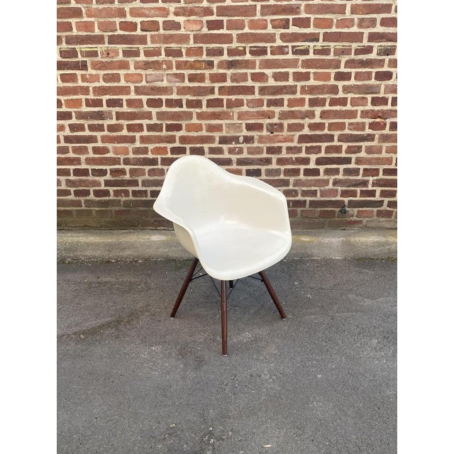 Vintage Fiberglass Armchair in Parchment by Charles Eames for Herman Miller, 1970s For Sale - Image 11 of 16