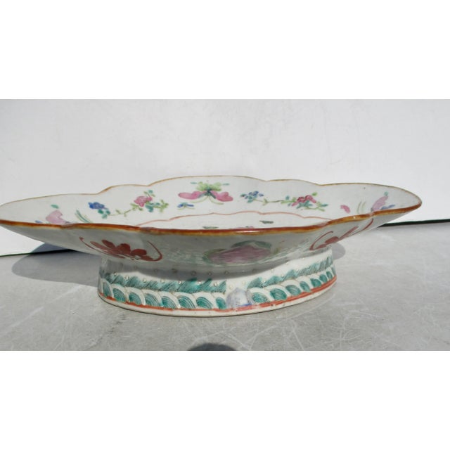 Chinese Chinese Quatrefoil Rose Medallion Bowl. Early 19th Century For Sale - Image 3 of 10