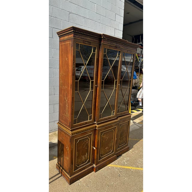 1980s Kindel Furniture Georgian Chinoiserie Breakfront For Sale - Image 5 of 11