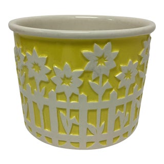 Mid-Century Haeger Pottery Planter With White Picket Fence and Daisy Design in Yellow For Sale