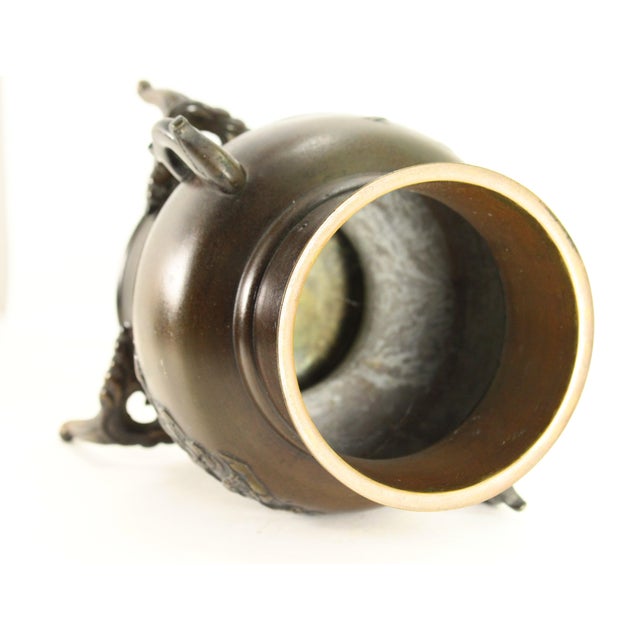 Early 20th Century Meiji Japanese Bronze Ikebana Usubata Vase on Tripod With Landscape For Sale - Image 9 of 12