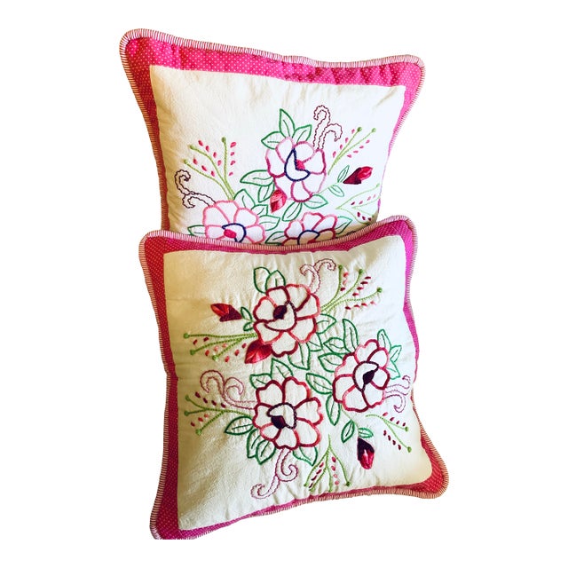 Vintage Pair of Pink & White Rose Hand-Embroidered Decorative Pillows For Sale