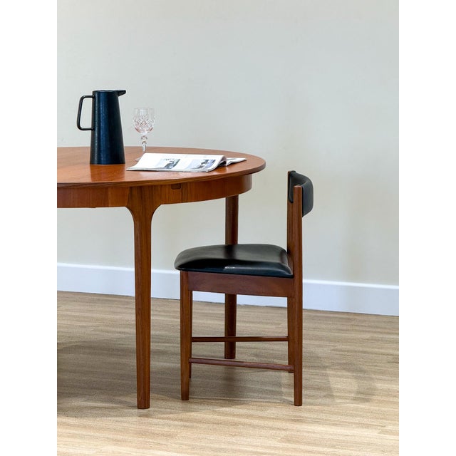 Dunvegan Round Extending Dining Table and Chairs in Teak by Tom Robertson for McIntosh, Scotland, 1960s, Set of 5 For Sale - Image 6 of 16