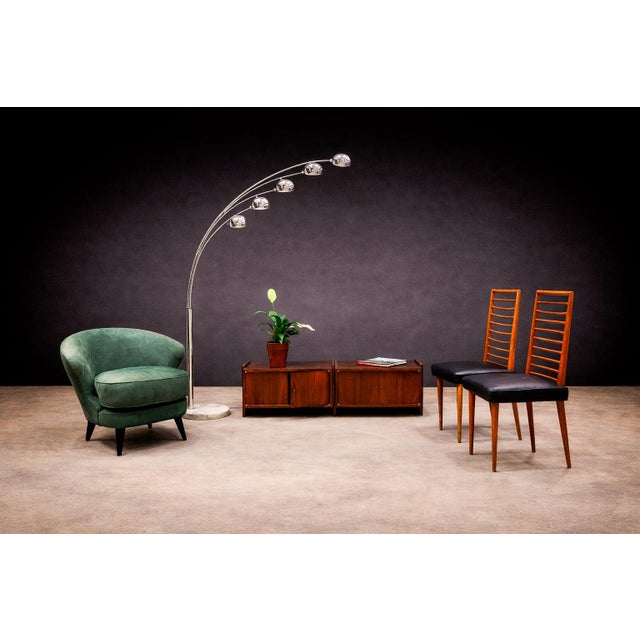 This sculptural floor lamp reflects a late mid-century modern exploration of movement, balance, and articulated light....