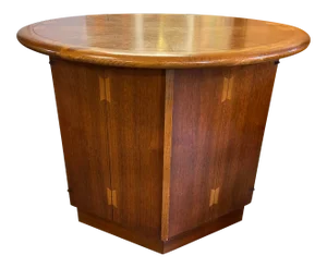 Lane Acclaim Round End Table With Hexagon Storage Base and Classic Dovetail Tabletop Detail