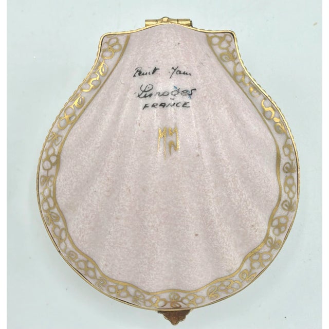 Pink Antique French Petite Main (Painted by Hand) Clam Shell Pink Golden Gilt Limoges Box For Sale - Image 8 of 10