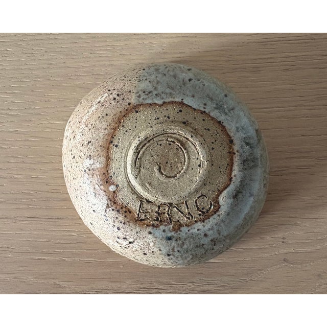 Late 20th Century American Studio Pottery Organic Bowl With Variegated Glaze, New York For Sale - Image 5 of 5