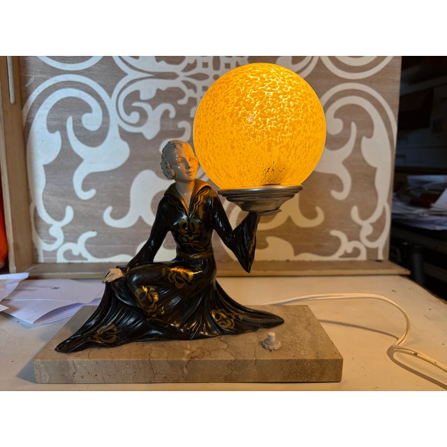 Black French Art Deco Cold-Painted Table Lamp with Woman Carrying Sphere in Bronze on a Marble Base, 1936 For Sale - Image 8 of 11