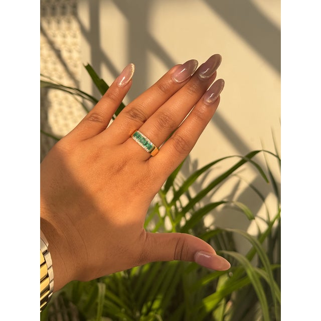 1.01ct Emerald and Diamond Statement Wide Band Ring in 14k Yellow Gold Size 4 For Sale In New York - Image 6 of 15