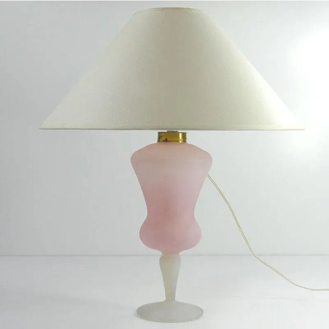 A beautiful, atmospheric Italian table lamp, the Opaline Florence. The base is made of opalescent pink, body-tinted glass...