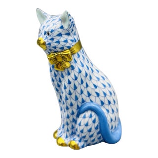 Vintage MCM Herend Blue Fishnet Sitting Cat Figurine For Sale