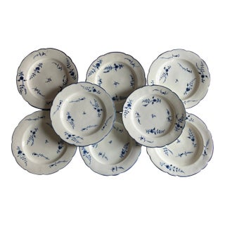 Antique 18th Century French Louis XV Chantilly Porcelain Dinner Plates in Blue and White Sprig, Circa 1760 - Set of 8 For Sale