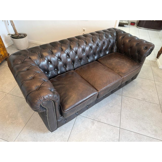 Chesterfield Three Seater Club Sofa from Zigarrenbraun For Sale - Image 14 of 18